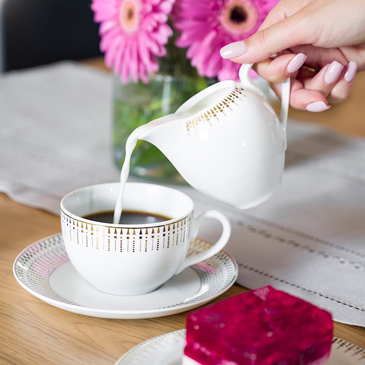 Filiżanka porcelanowa Yvonne 250 ml biało-złota  - zdjęcie 4