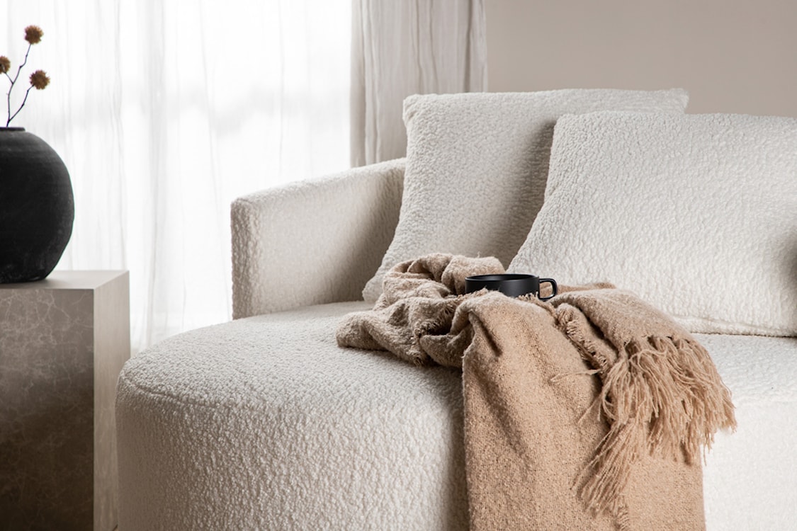 Sofa dwuosobowa Suppine biała w tkaninie boucle  - zdjęcie 3