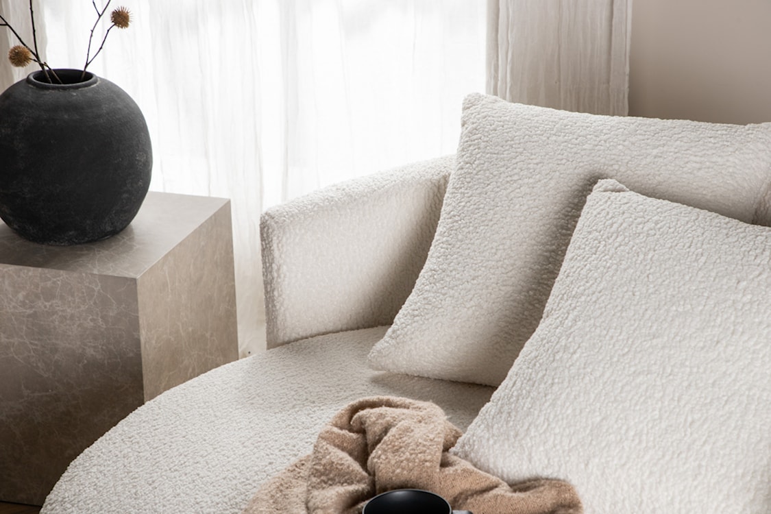 Sofa dwuosobowa Suppine biała w tkaninie boucle  - zdjęcie 4