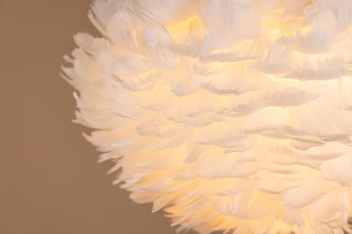 Lampa sufitowa Nicola średnica 45 cm białe pióra  - zdjęcie 4