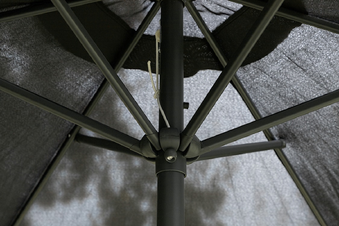 Zestaw ogrodowy z parasolem Nuazzo sześcioosobowy z regulowanymi krzesłami czarny  - zdjęcie 11