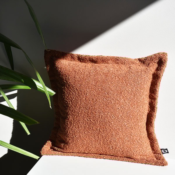 Poszewka Boucle z dekoracyjnym rantem 40x40 cm rdzawobrązowa  - zdjęcie 2