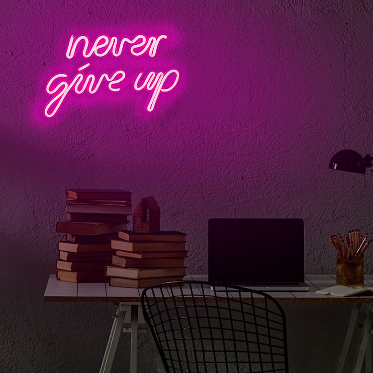 Neon na ścianę Letely z napisem Never Give Up różowy  - zdjęcie 4