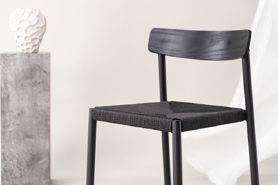 Krzesło drewniane Diarech czarne z plecionym siedziskiem  - zdjęcie 2