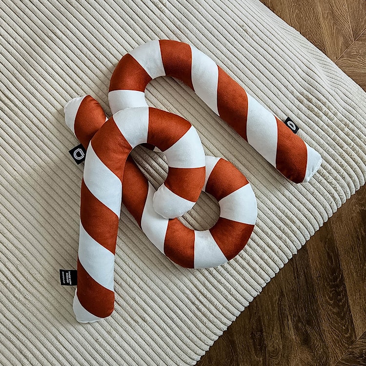 Poduszka XMAS 34 cm karmelowa laska cukrowa 