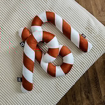 Poduszka XMAS 34 cm karmelowa laska cukrowa