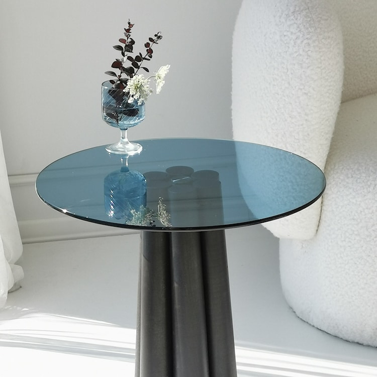 Stolik kawowy Nogrilles średnica 50 cm niebieskie szkło/ drewno bukowe  - zdjęcie 4