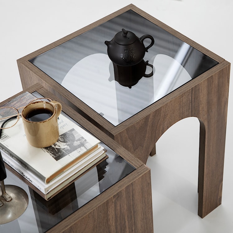 Zestaw dwóch stolików kawowych Spanally 35 cm dymione szkło/ orzech  - zdjęcie 5