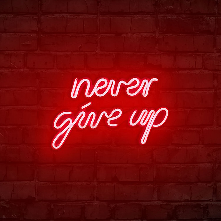 Neon na ścianę Letely z napisem Never Give Up czerwony  - zdjęcie 2