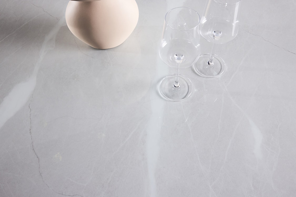 Stół do jadalni okrągły Hydrown 120 cm biały z ryflowaną podstawą  - zdjęcie 4