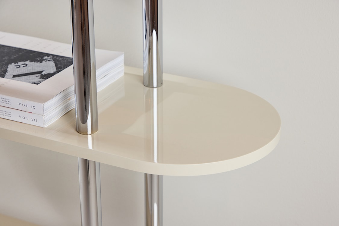 Regał Talren 120 cm z czterema półkami kremowy z chromowaną ramą  - zdjęcie 5