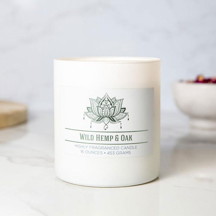 Świeca sojowa zapachowa Colonial Candle Wild Hemp & Oak 453 g  - zdjęcie 2