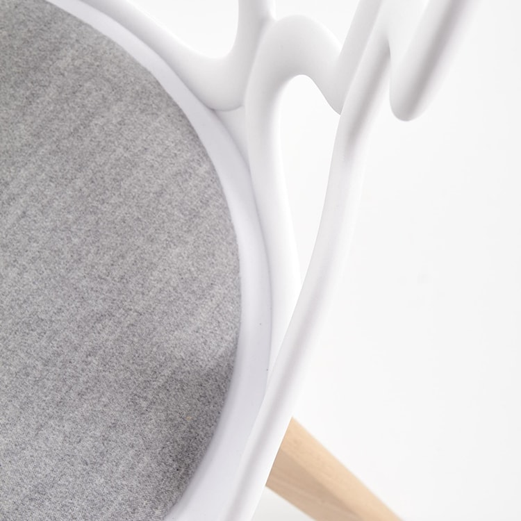 Krzesło z tworzywa Delle z białym ażurowym oparciem  - zdjęcie 2
