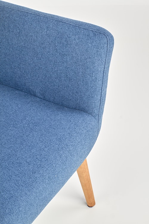 Fotel Emifban na drewnianych nogach - niebieskie tapicerowanie  - zdjęcie 14