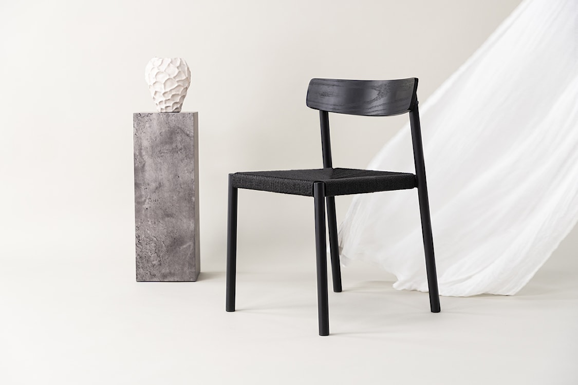 Krzesło drewniane Diarech czarne z plecionym siedziskiem  - zdjęcie 8