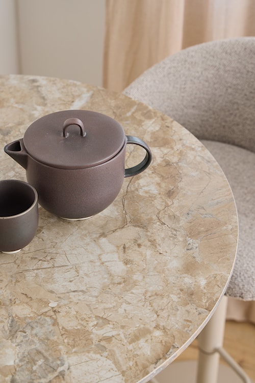 Stolik barowy Roshly średnica 80 cm trawertyn ceramiczny blat z metalową podstawą  - zdjęcie 3