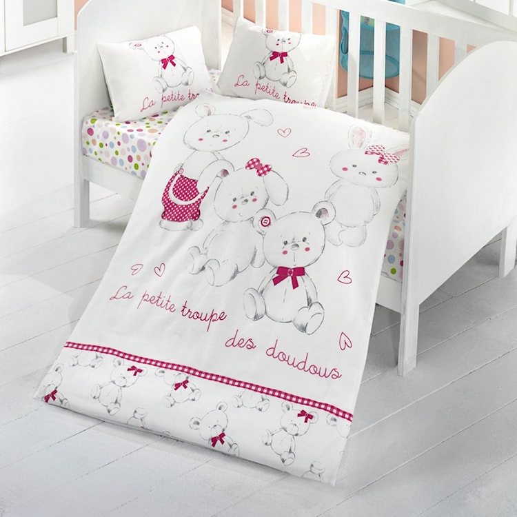 Dziecięca pościel do łóżeczka La Petite Troupe 100x150 cm z dwiema poszewkami na poduszkę 35x45 cm i z prześcieradłem
