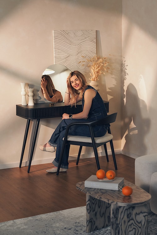 Krzesło drewniane do jadalni Insible w tkaninie łatwoczyszczącej kremowa plecionka/jesion czarny  - zdjęcie 7