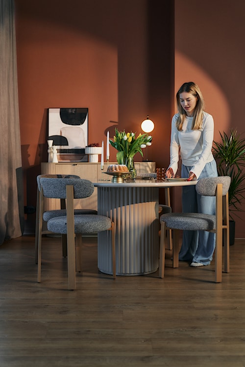 Stół okrągły do jadalni Prinise 120 cm taupe wysoki połysk  - zdjęcie 5