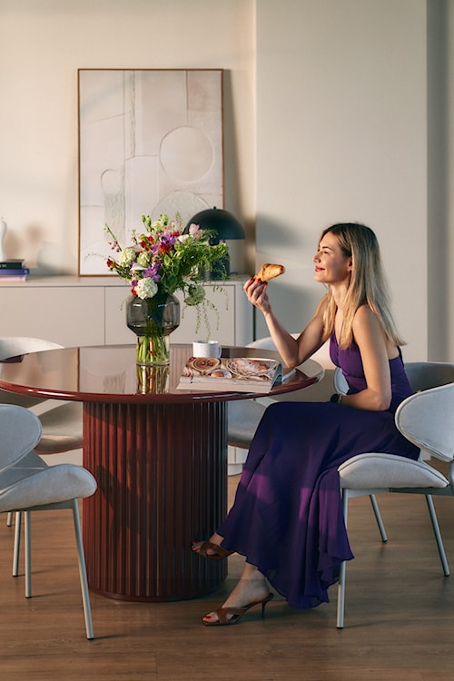 Krzesło tapicerowane do jadalni Pretically w tkaninie łatwoczyszczącej kremowy szenil  - zdjęcie 7