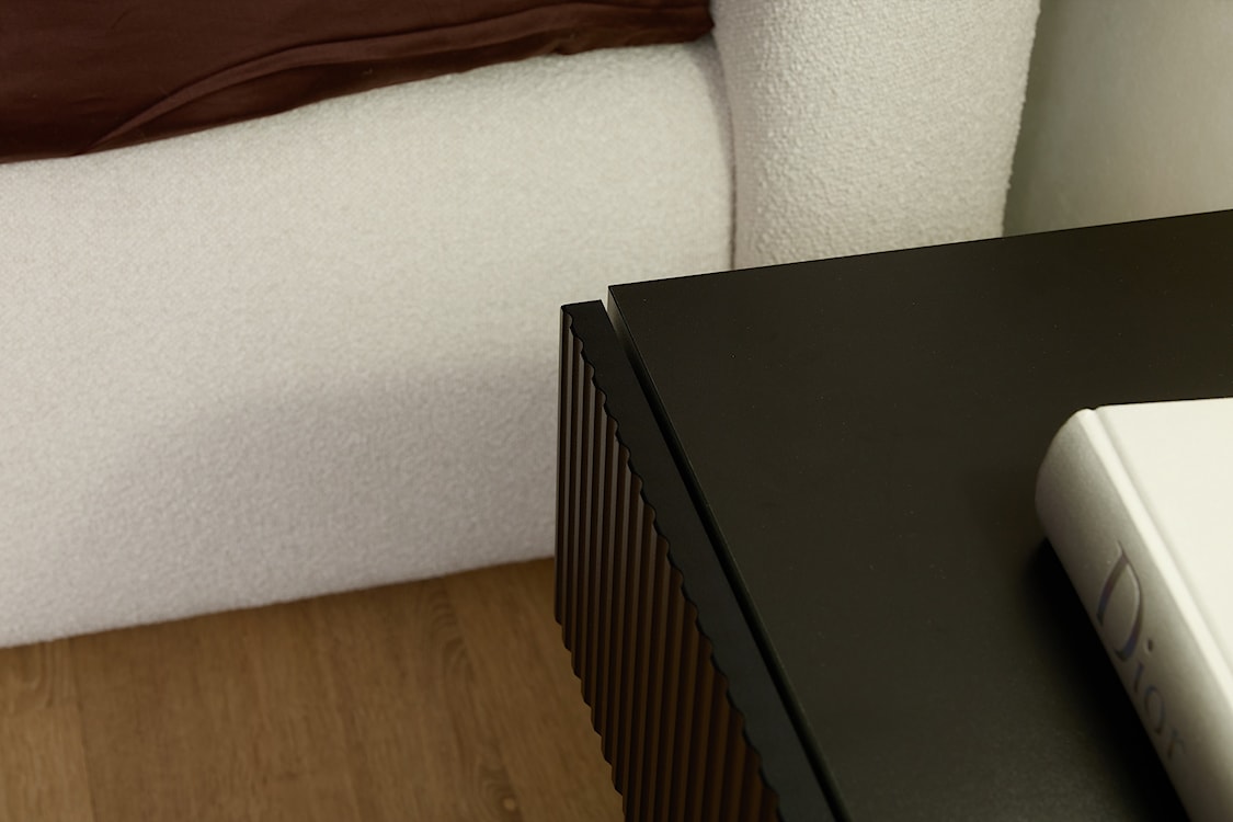 Szafka nocna Veldio New z frezowanym frontem i szufladą 50 cm czarna  - zdjęcie 7