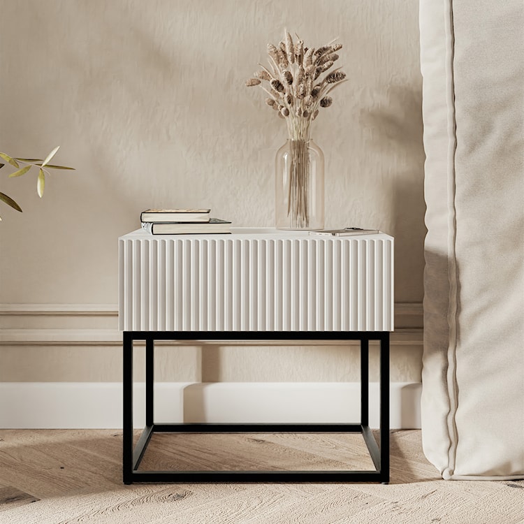 Szafka nocna Veldio z frezowanym frontem i szufladą 50 cm Biała z czarnymi nogami  - zdjęcie 2