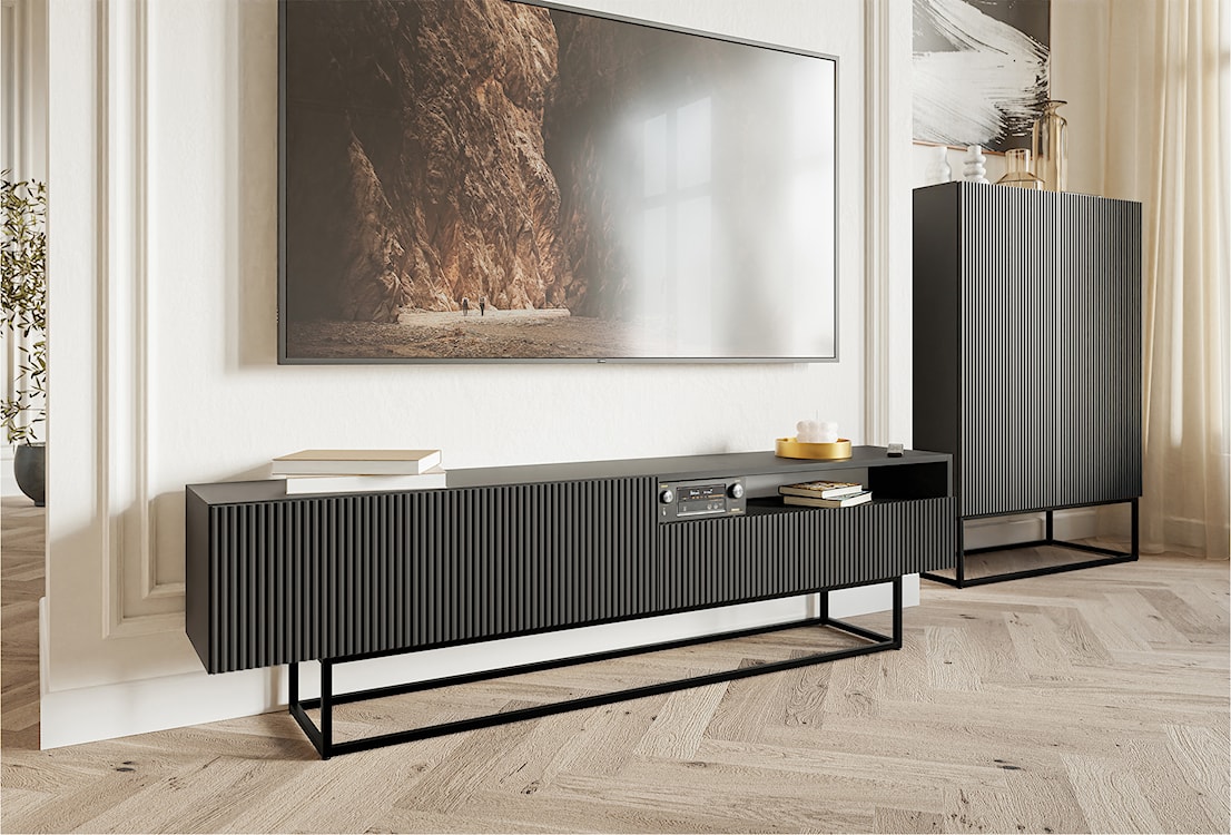 Szafka RTV Veldio z frezowanym frontem i wnęką 175 cm Czarna z czarnymi nogami  - zdjęcie 2