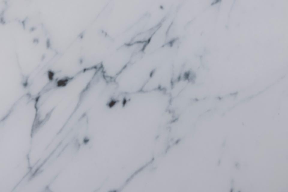 Stolik nocny Bakar prostokątna z białym marmurowym blatem i półką 45x40 cm  - zdjęcie 4