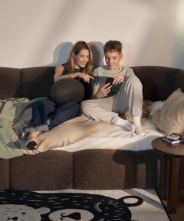 Łóżko młodzieżowe 90x200 cm Cloudy prawostronne z materacem i pojemnikiem brązowe szenil  - zdjęcie 4