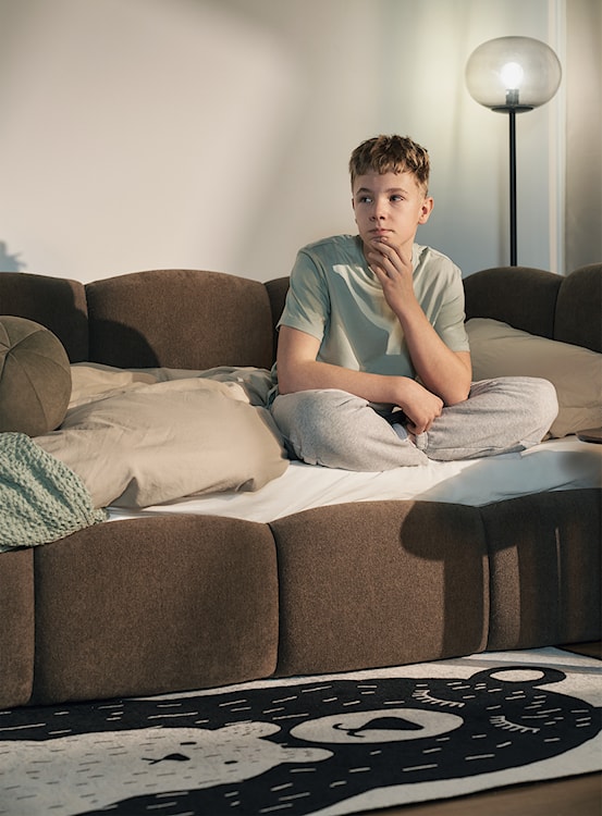 Łóżko młodzieżowe 90x200 cm Cloudy prawostronne z materacem i pojemnikiem brązowe szenil  - zdjęcie 5