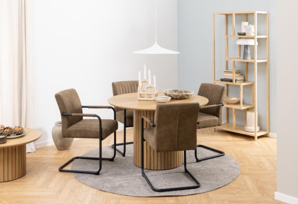 Krzesło tapicerowane Colbre brązowe na metalowej podstawie z podłokietnikami velvet  - zdjęcie 10