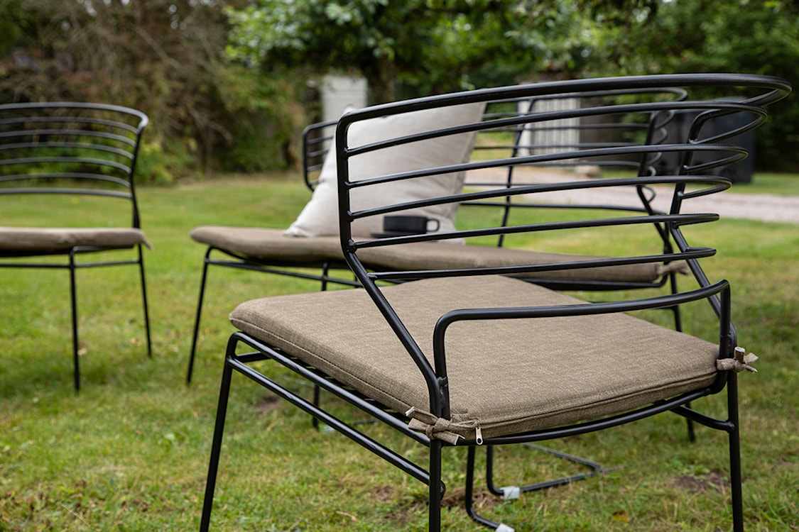 Zestaw mebli ogrodowych Esseles z sofą i dwoma fotelami czarny/beżowy  - zdjęcie 3