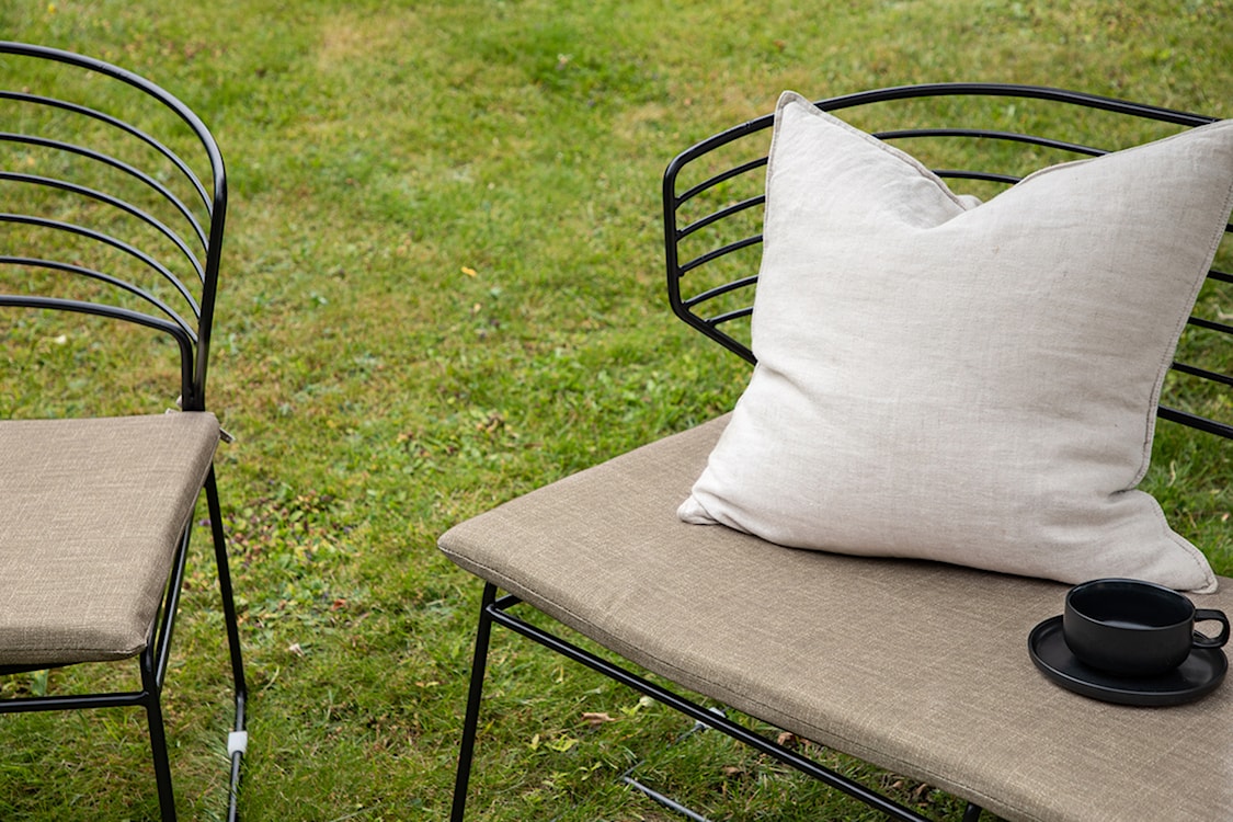 Zestaw mebli ogrodowych Esseles z sofą i dwoma fotelami czarny/beżowy  - zdjęcie 4