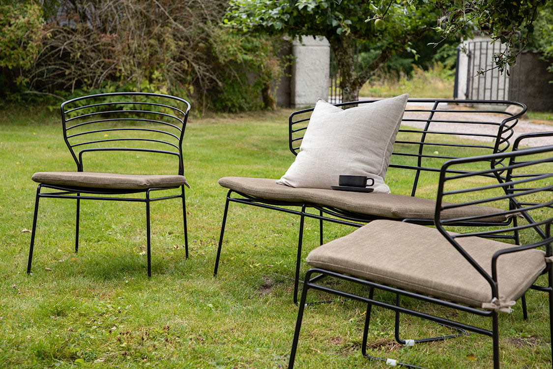 Zestaw mebli ogrodowych Esseles z sofą i dwoma fotelami czarny/beżowy  - zdjęcie 5