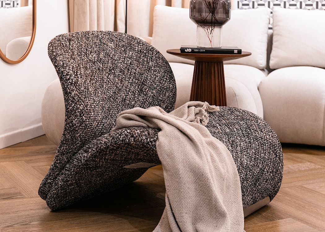 Fotel Wireve tapicerowany grubym splotem w odcieniach brązu  - zdjęcie 3