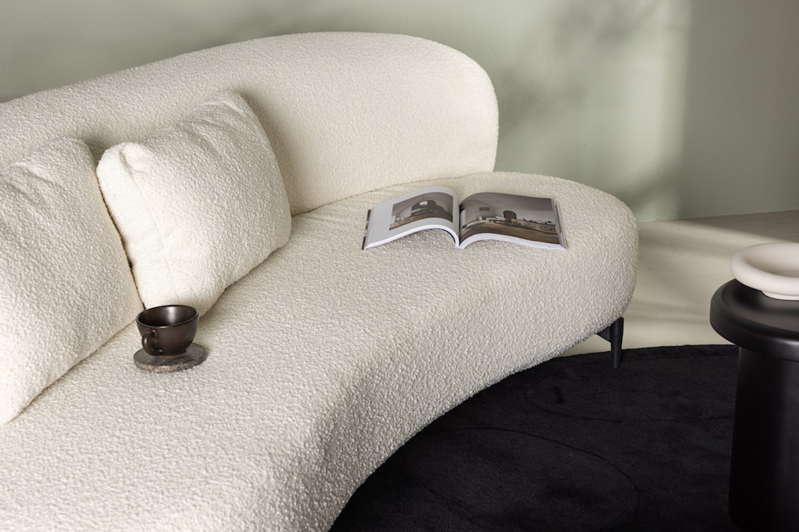 Sofa trzyosobowa Hillum w tkaninie boucle biała  - zdjęcie 4