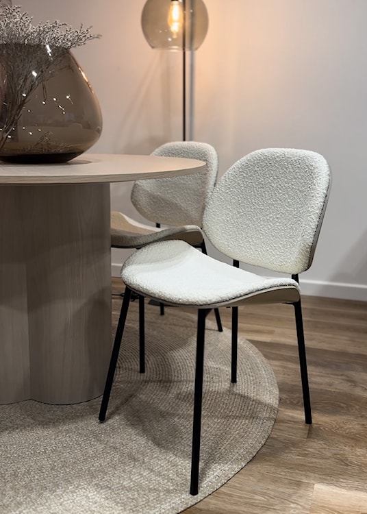 Krzesło tapicerowane Jazzlen na czarnych nogach boucle biały / dąb bielony  - zdjęcie 8