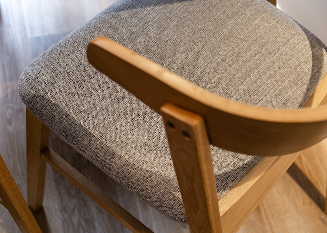 Krzesło drewniane Panize dąb naturalny/szare  - zdjęcie 11
