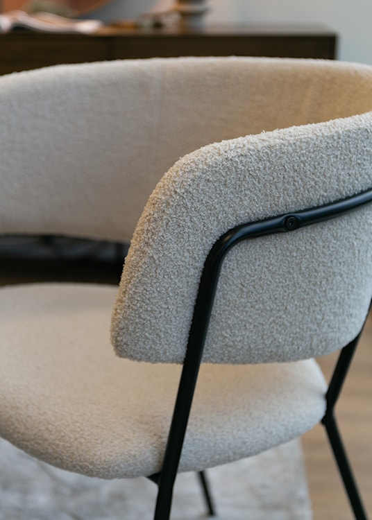 Krzesło tapicerowane Prools w tkaninie boucle kremowe/ czarna podstawa  - zdjęcie 5