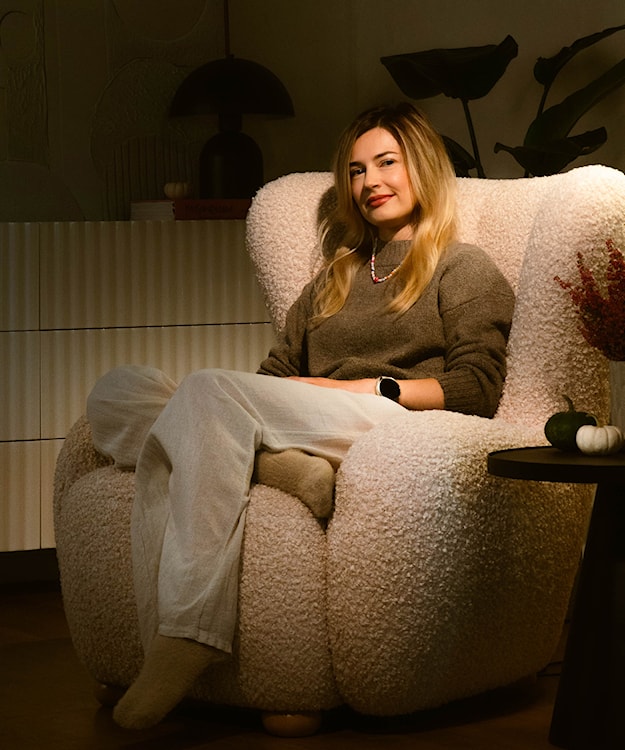 Fotel kubełkowy Milele jasnobeżowy boucle nogi buk  - zdjęcie 4