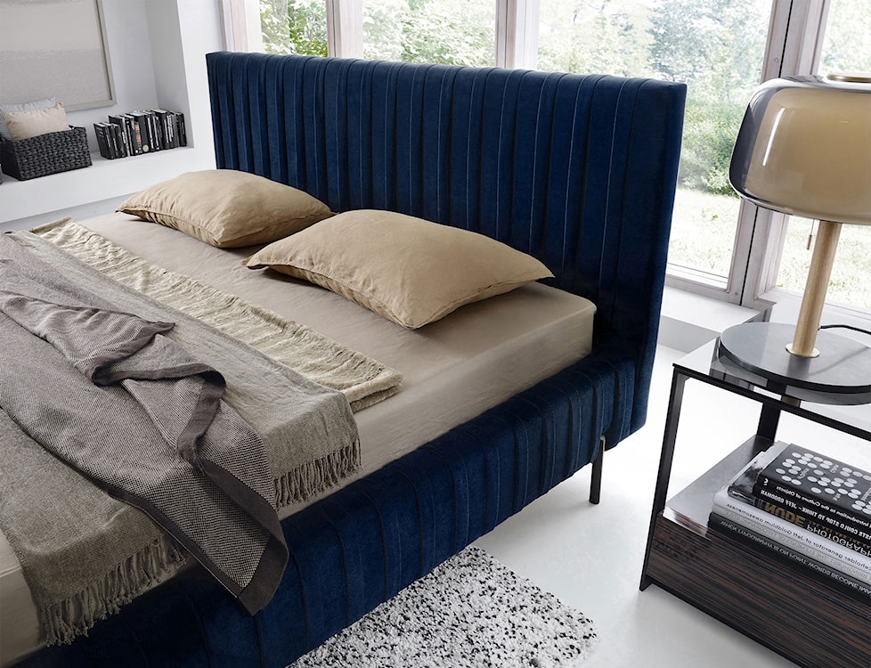Łóżko tapicerowane Oluffo 160x200 cm z pojemnikiem stelaż metalowy granatowe welwet hydrofobowy  - zdjęcie 4