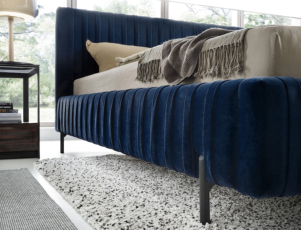 Łóżko tapicerowane Oluffo 140x200 cm z pojemnikiem stelaż metalowy granatowe welwet hydrofobowy  - zdjęcie 5