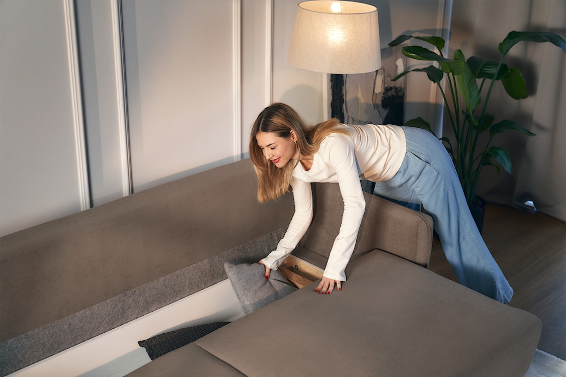 Kanapa rozkładana trzyosobowa Ovals jasnobrązowa welur  - zdjęcie 12