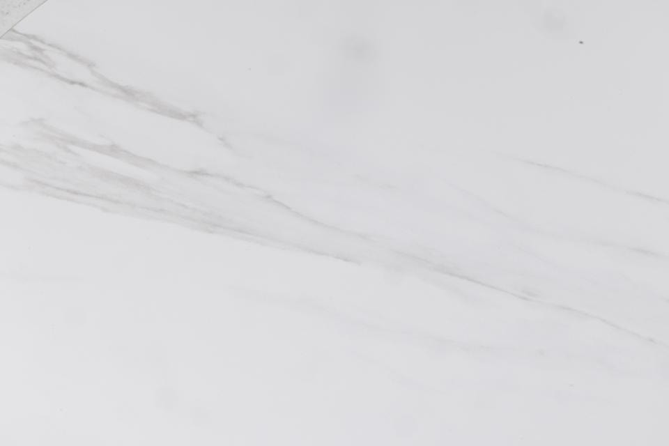 Stolik kawowy Roshly 90 cm biały z marmurkowym blatem  - zdjęcie 3