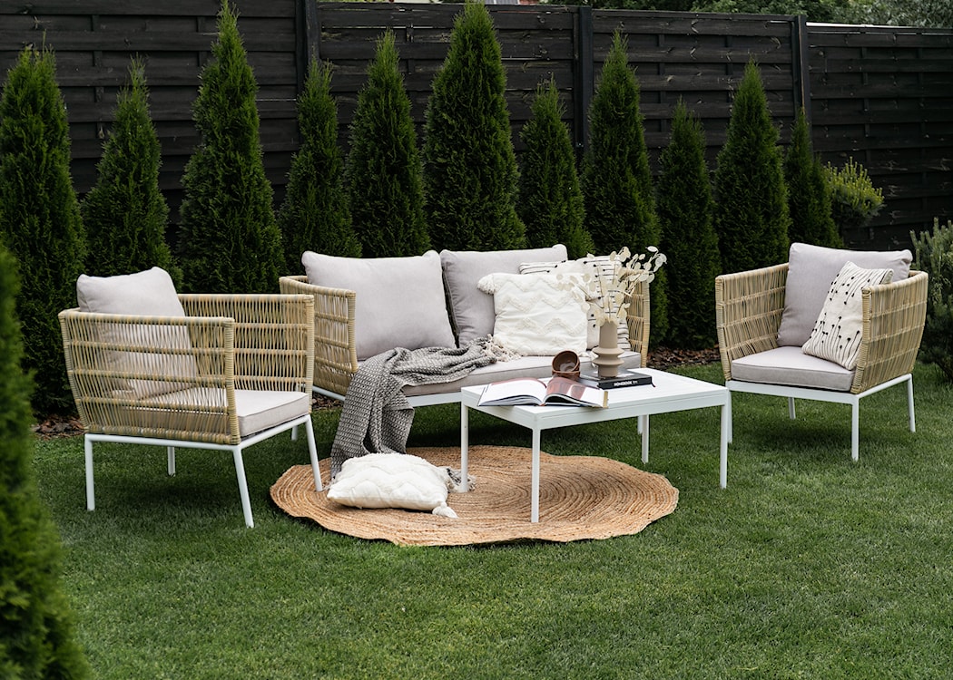 Zestaw mebli ogrodowych Sansuna w stylu boho sofa z dwoma fotelami i stolikiem plecionka  - zdjęcie 3