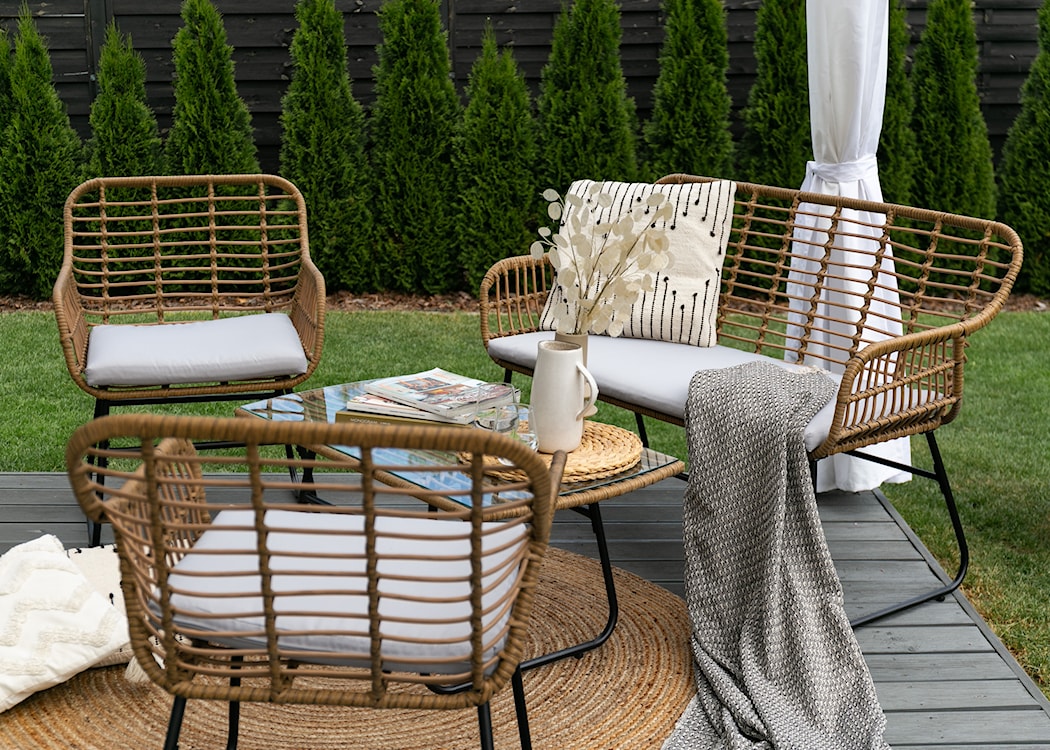 Zestaw mebli ogrodowych Sytly sofa z dwoma fotelami i stolikiem pleciony ze szklanym blatem naturalny/czarny  - zdjęcie 3
