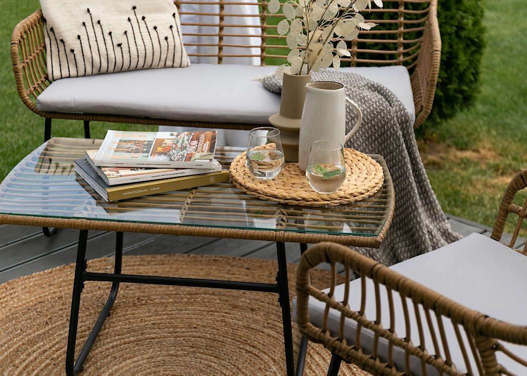 Zestaw mebli ogrodowych Sytly sofa z dwoma fotelami i stolikiem pleciony ze szklanym blatem naturalny/czarny  - zdjęcie 7