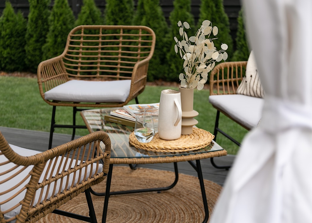 Zestaw mebli ogrodowych Sytly sofa z dwoma fotelami i stolikiem pleciony ze szklanym blatem naturalny/czarny  - zdjęcie 9