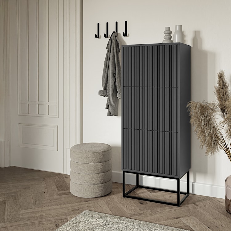 Szafka na buty Veldio z frezowanym frontem i trzema przegrodami 50 cm Czarna z czarnymi nogami  - zdjęcie 3