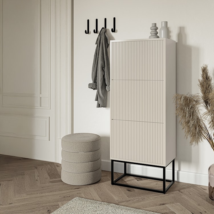 Szafka na buty Veldio z frezowanym frontem i trzema przegrodami 50 cm Szary beż z czarnymi nogami  - zdjęcie 3